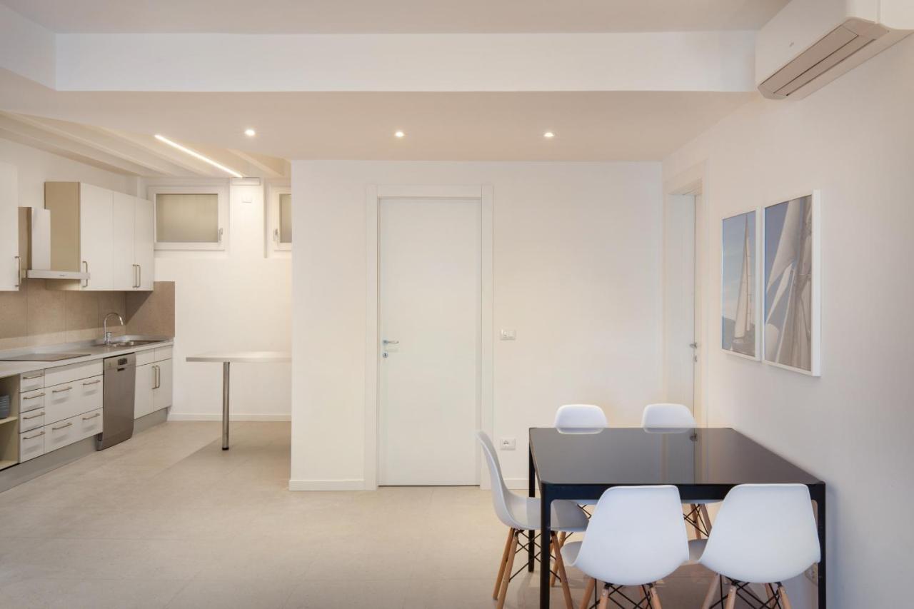 Apartment Azzurro Torri Del Benaco Exterior foto